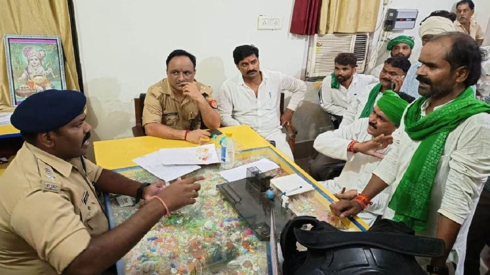 police filed report against 201 leaders-workers of BKU Swaraj in kasganj clash