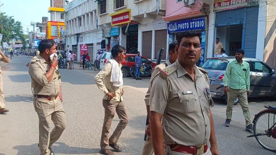 Bike riders robbed 50 thousand rupees from the milkman in Firozabad