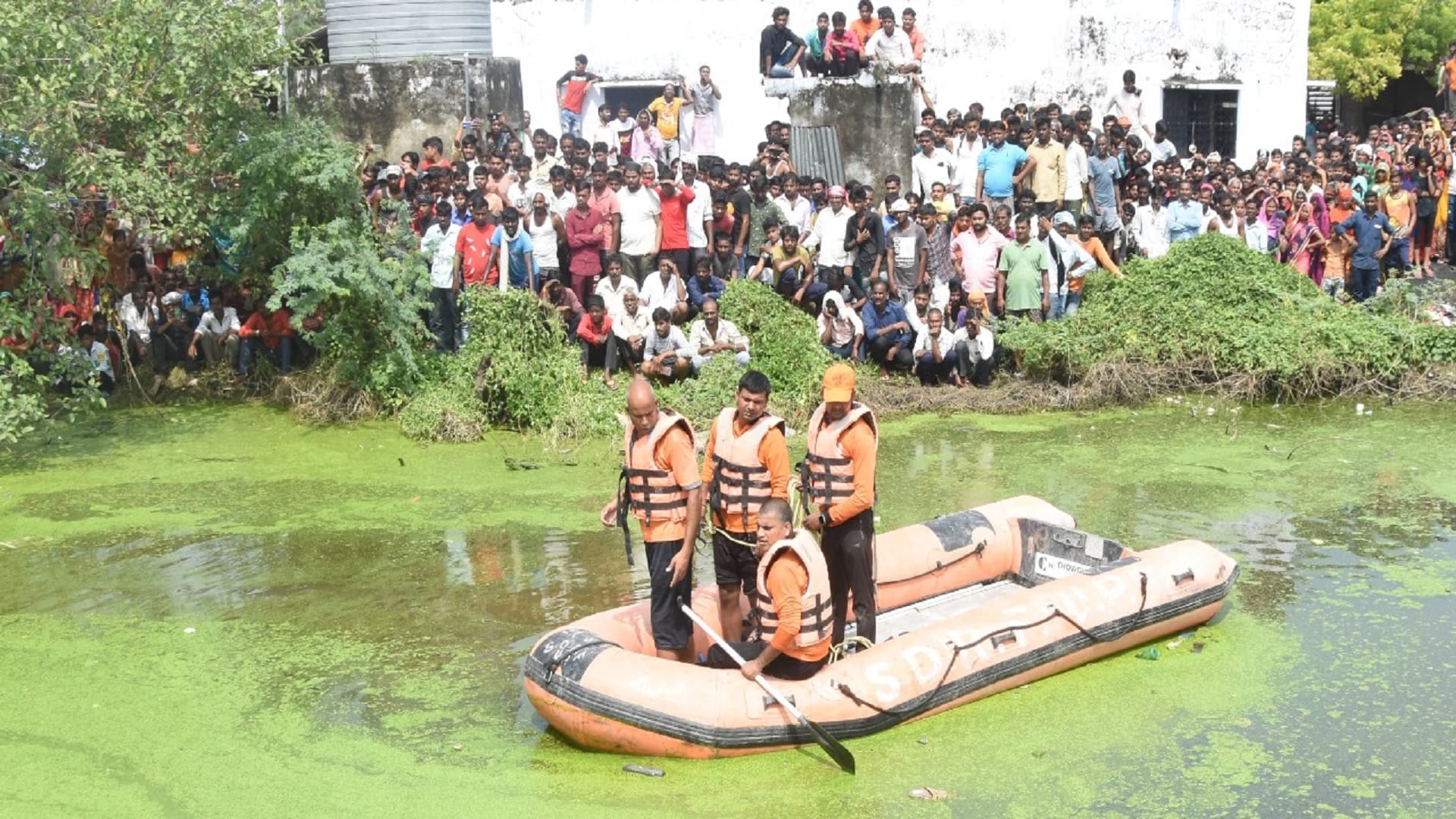 Road Accident In Itaunja Lucknow truck hit the tractor trolley Eight women and two girls died Sitapur
