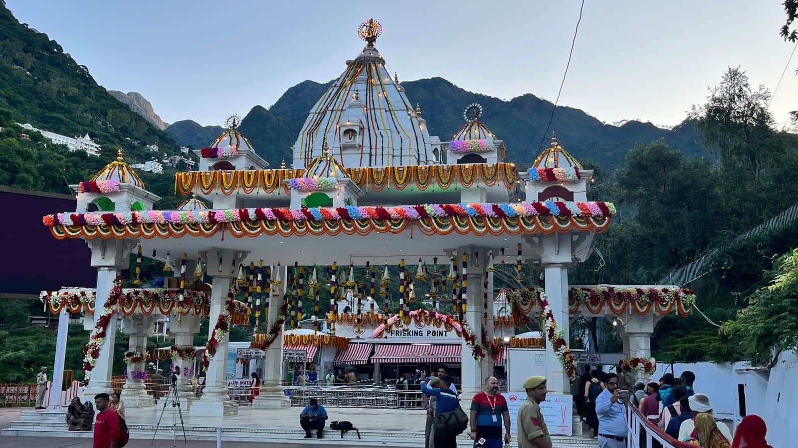 Navratri festival begins in mata vaishno devi temple Katra photos