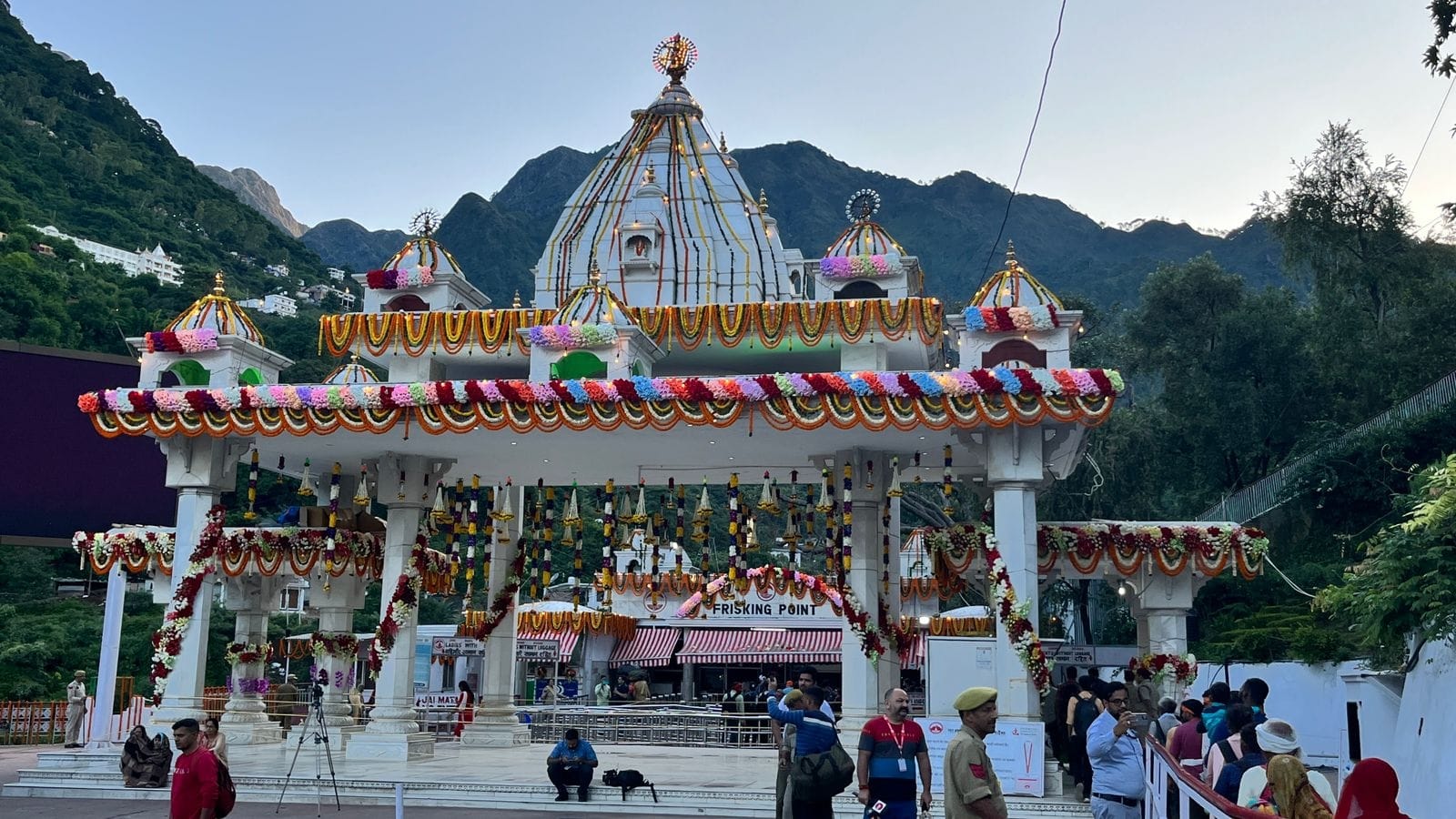 Vaishno Devi Darshan in Navratri Things to Keep In Mind During Vaishno Devi Visit in Chaitra Navratri in Hindi