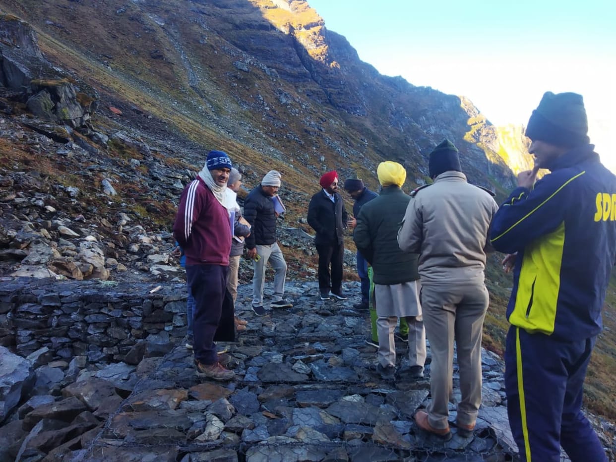 Uttarakhand weather clear today and chief secretary ss sandhu visited badrinath dham
