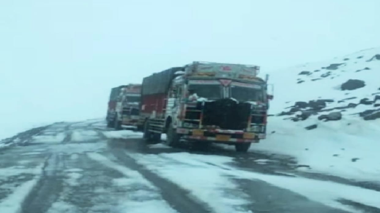 Manali Leh Road restored after three days, movement of other vehicles including tourists started