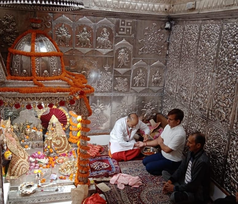 sirmaur news 12000 people worship mata balasundri  temple on first navratra in trilokpur