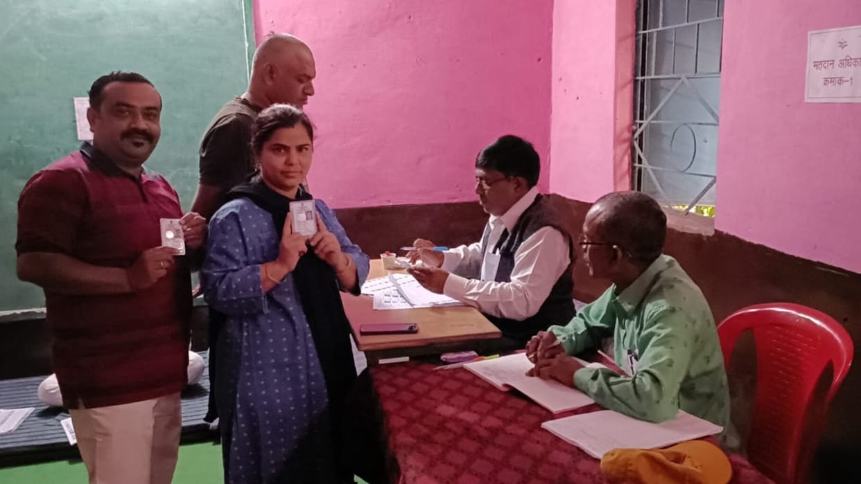 MP News Voting underway in 46 urban bodies in 18 districts of Madhya Pradesh