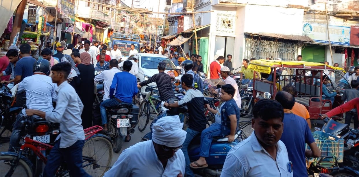 Due to the procession, there was a jam near the Kotwali