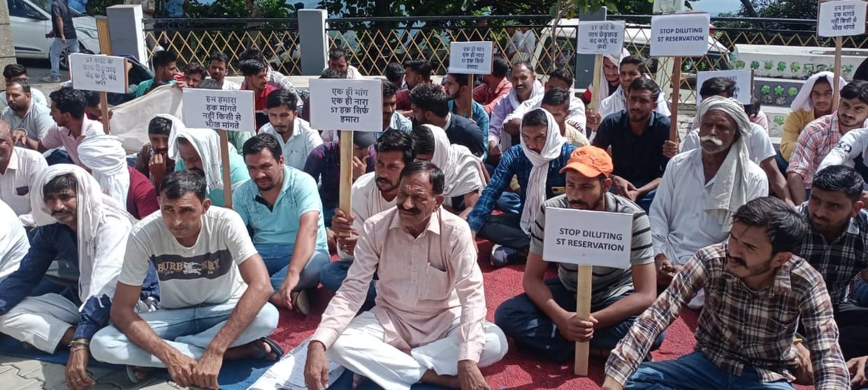 sirmaur news gurger community organised hunger strike for their demand on monday 26 sept. 2022