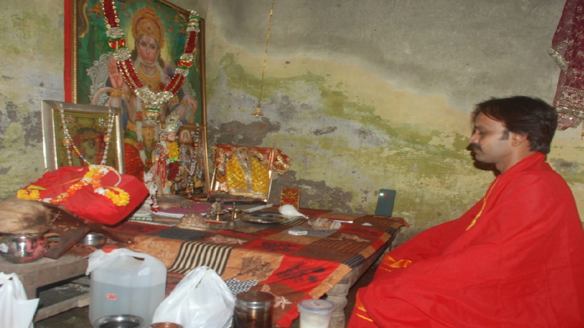 Nitin becomes Ravana in the night by performing Havan during the day