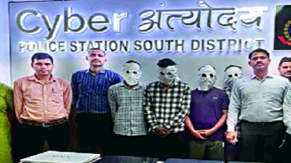 25000 men and women cheated in the name of getting jobs in big posts four people arrested