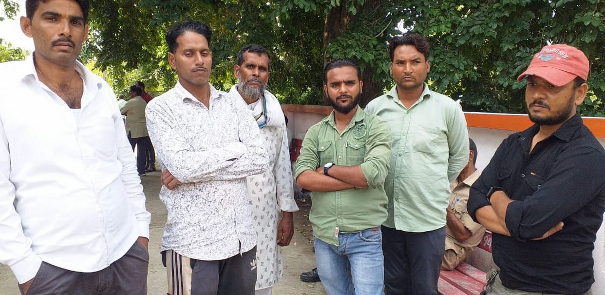 Girl dies due to bus collision, couple and daughter injured