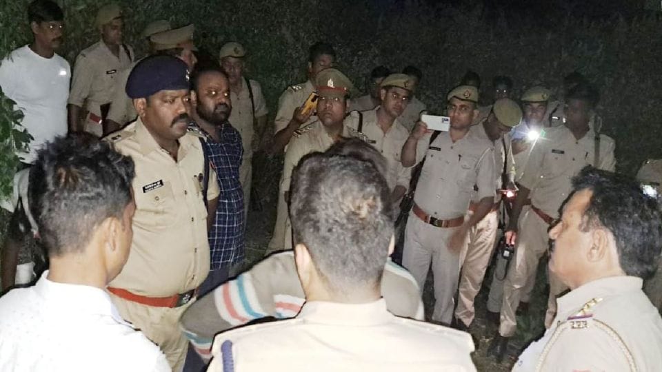 Police lathicharged farmers in Kasganj