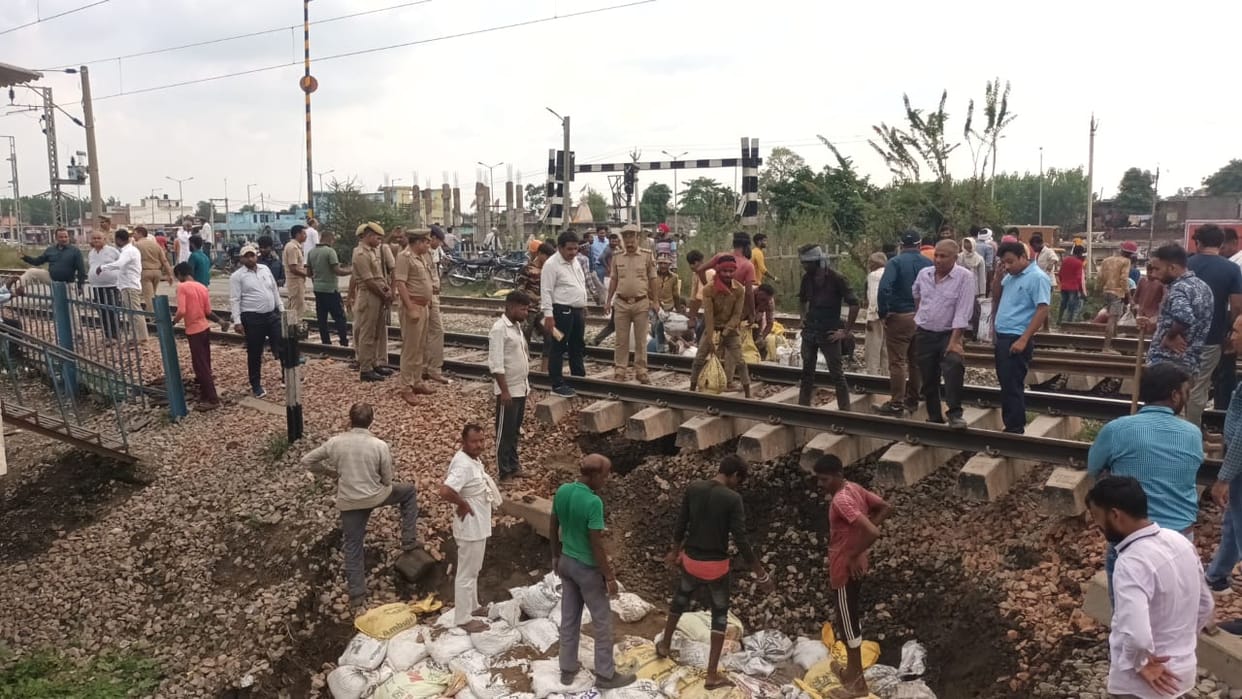 Yamuna flooded tracks in Saharanpur, rail traffic stalled