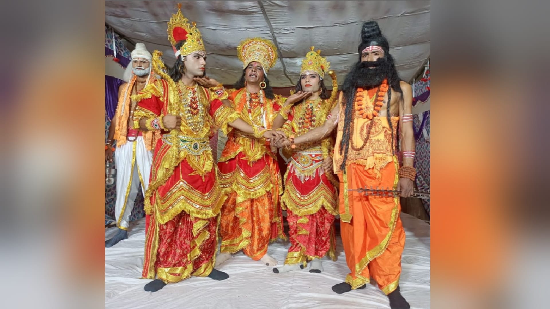 Nitin becomes Ravana in the night by performing Havan during the day