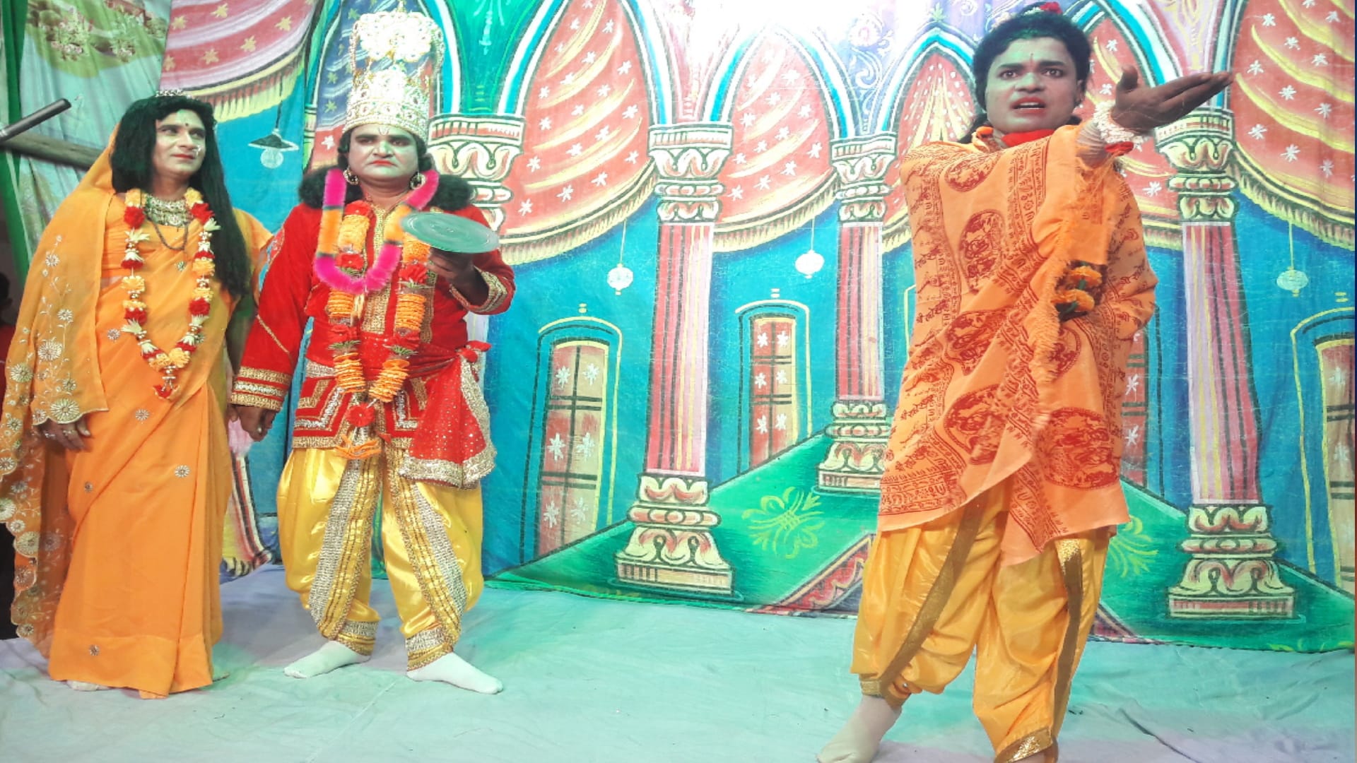 Nitin becomes Ravana in the night by performing Havan during the day