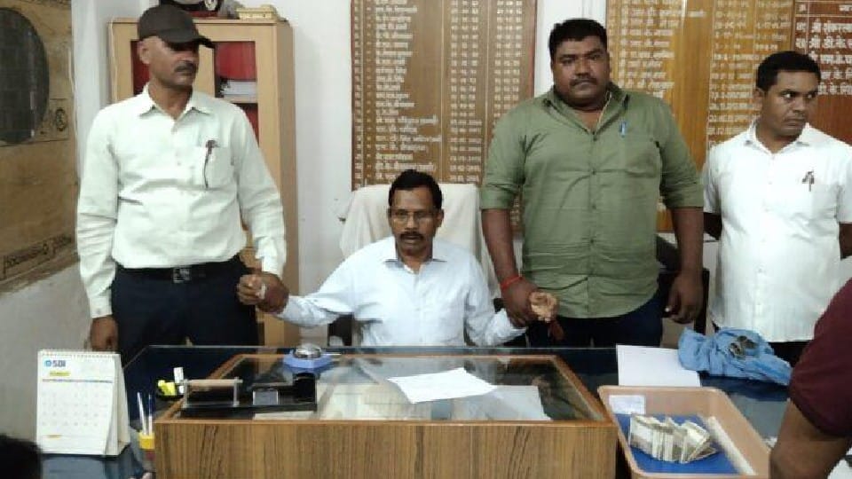 Executive engineer of PWD arrested for taking bribe of fifty thousand