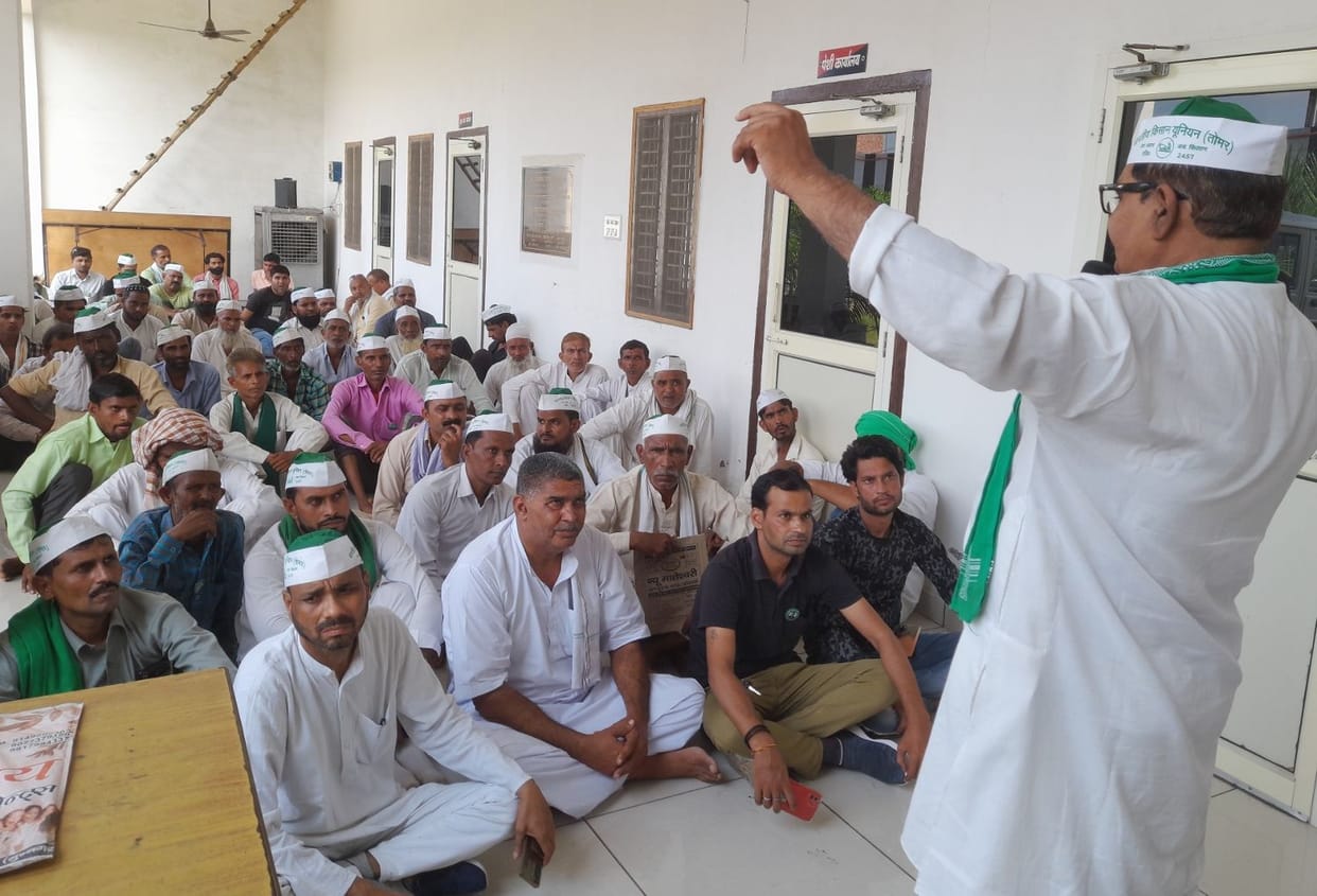 Farmers gathered in CO Sadar office, alleging corruption in police stations