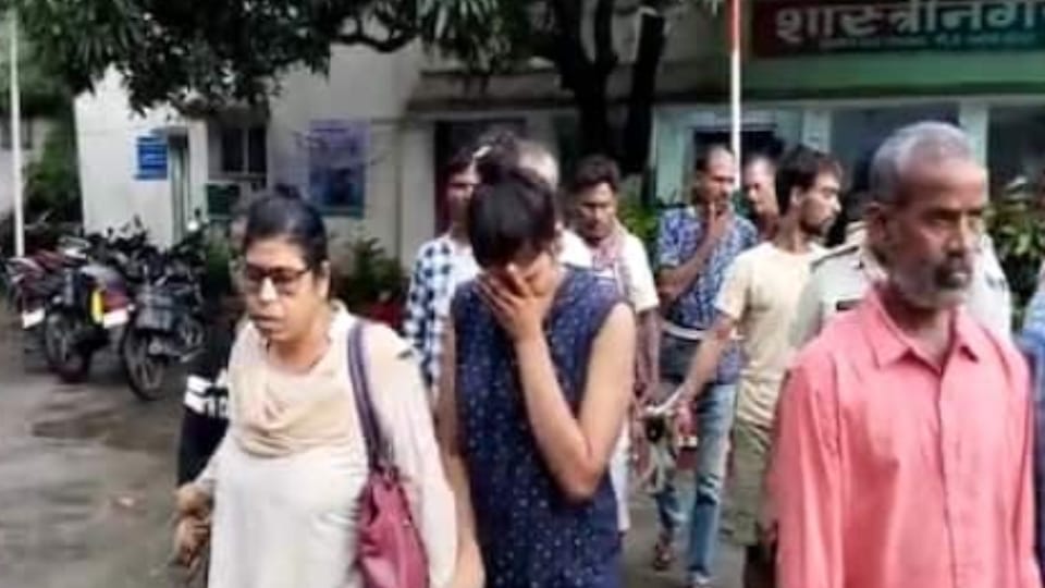Patna Police caught drunken three girls and a young man birthday party