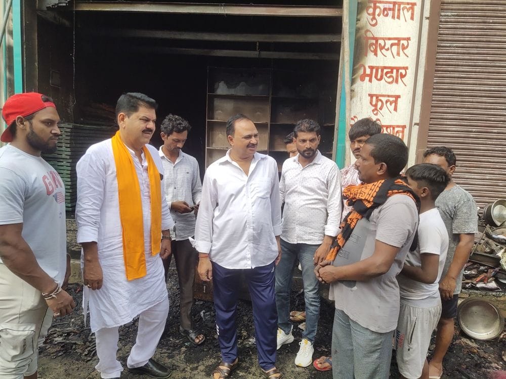 Fire in tent shop, loss of lakhs due to burning of goods