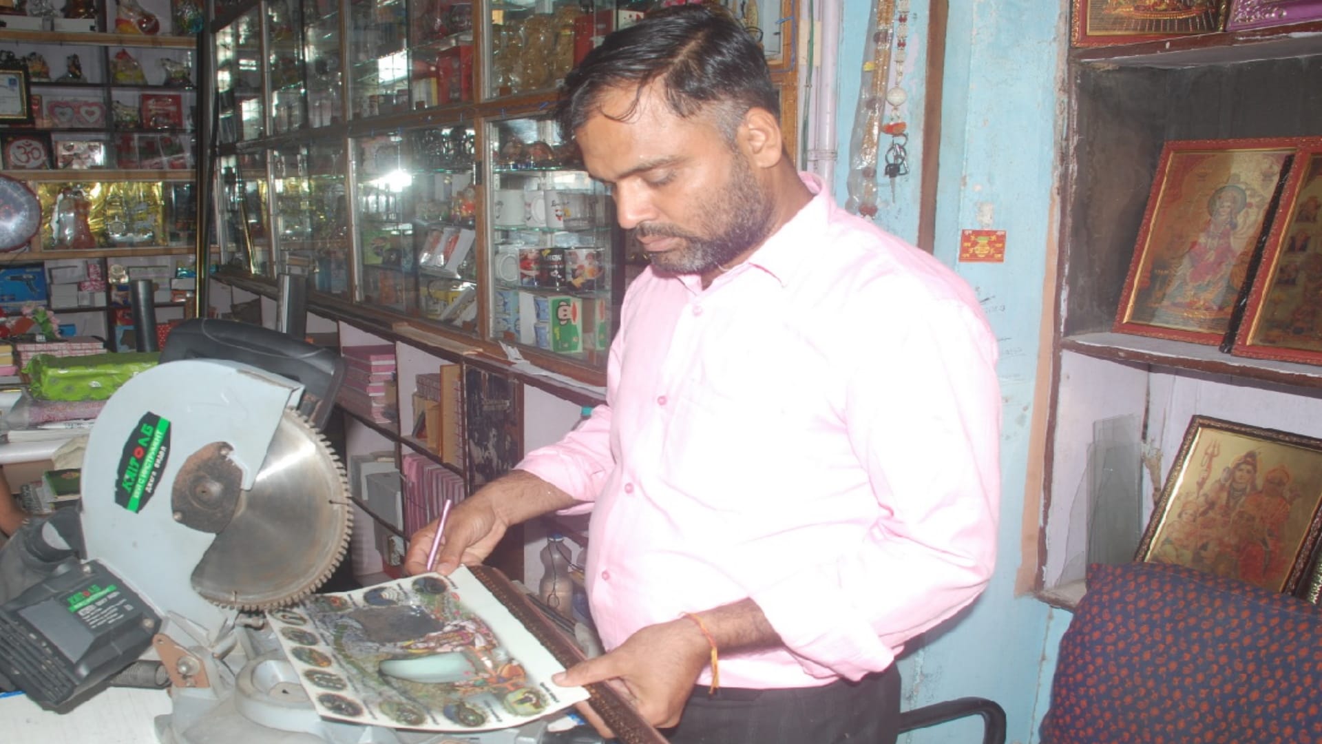 Nitin becomes Ravana in the night by performing Havan during the day