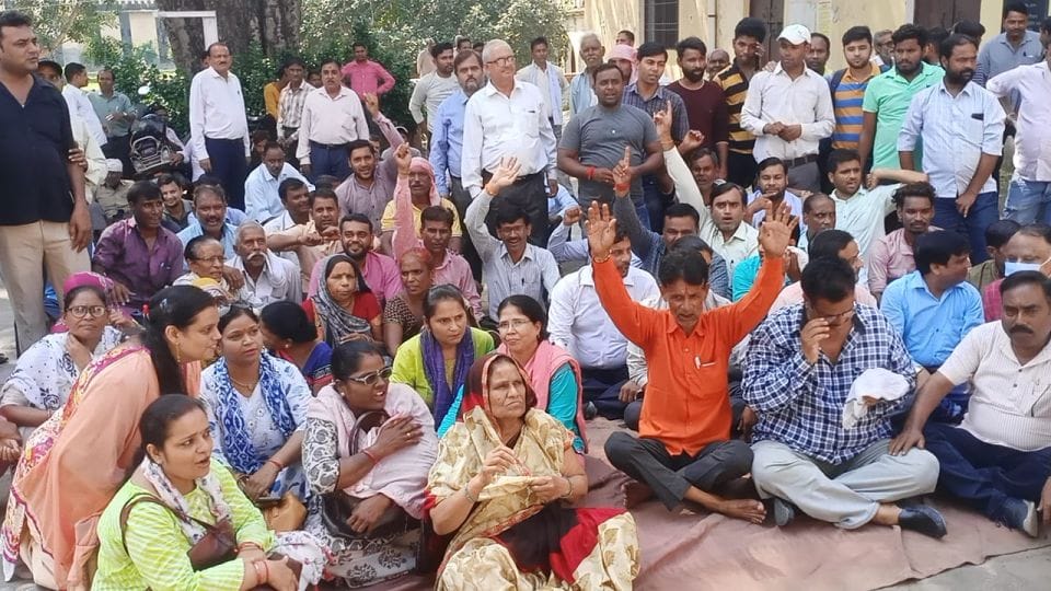 Teacher slaps fourth class employee angry employees protest in Agra college