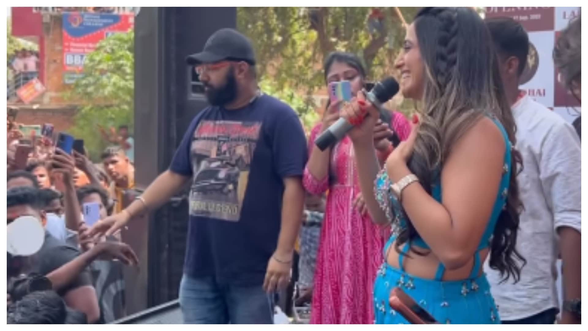 Akshara Singh Attended a program in Bikramganj Fans gave a warm welcome actress shares post on social media