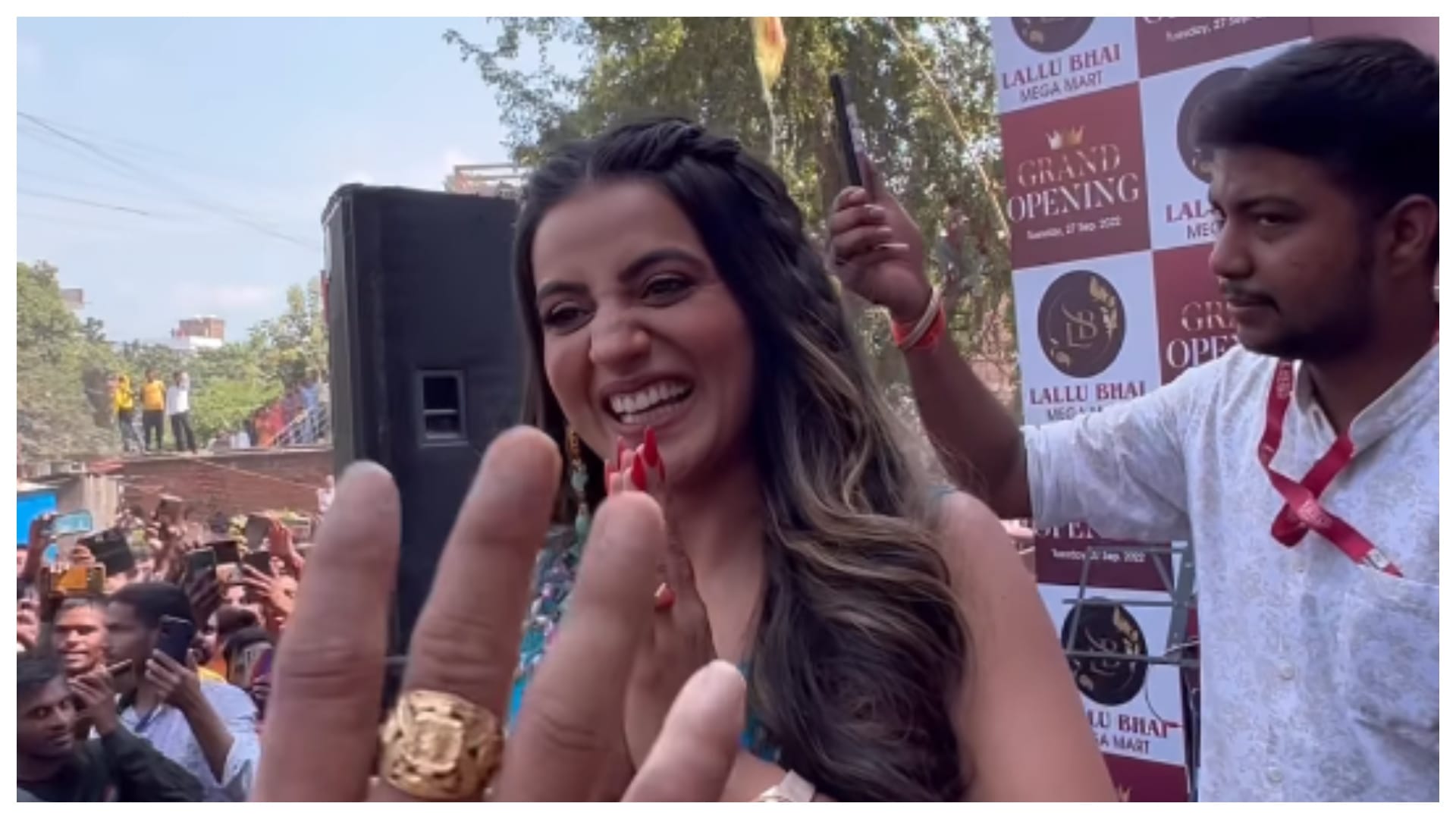 Akshara Singh Attended a program in Bikramganj Fans gave a warm welcome actress shares post on social media