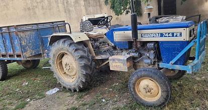 Tractor trolley crushes three year old girl in Agra