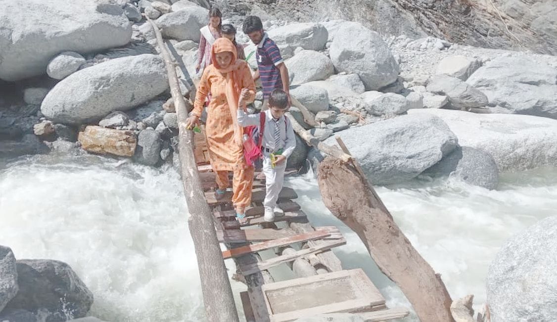 Crossing the drain by putting your life and your children's life at stake