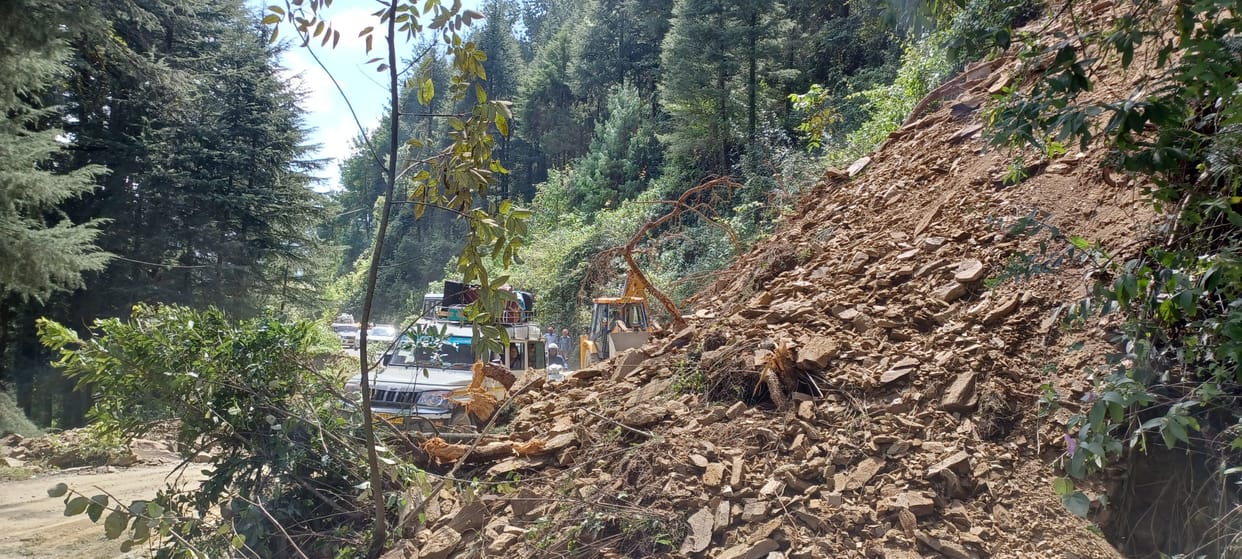 NH remained closed for half an hour due to debris falling near Tilaun