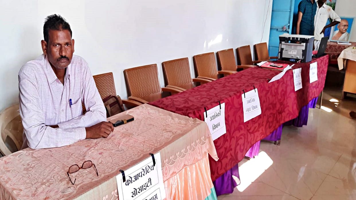 Chairs found empty in Chief Minister Jan Seva Camp in Damoh