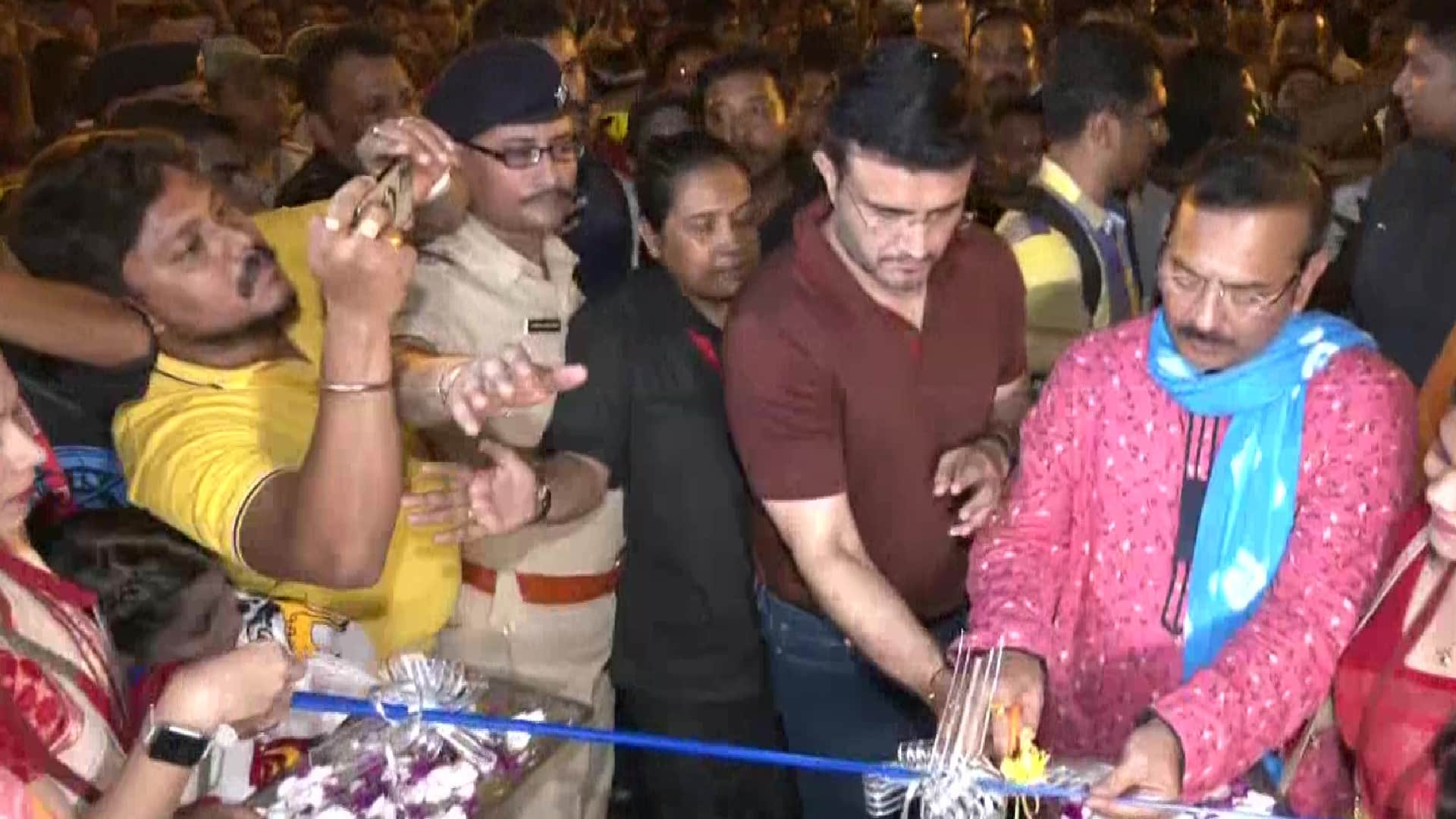 Durga Puja Lords balcony like pandal in Kolkata Sourav Ganguly reached and hoisted the tricolor see photos