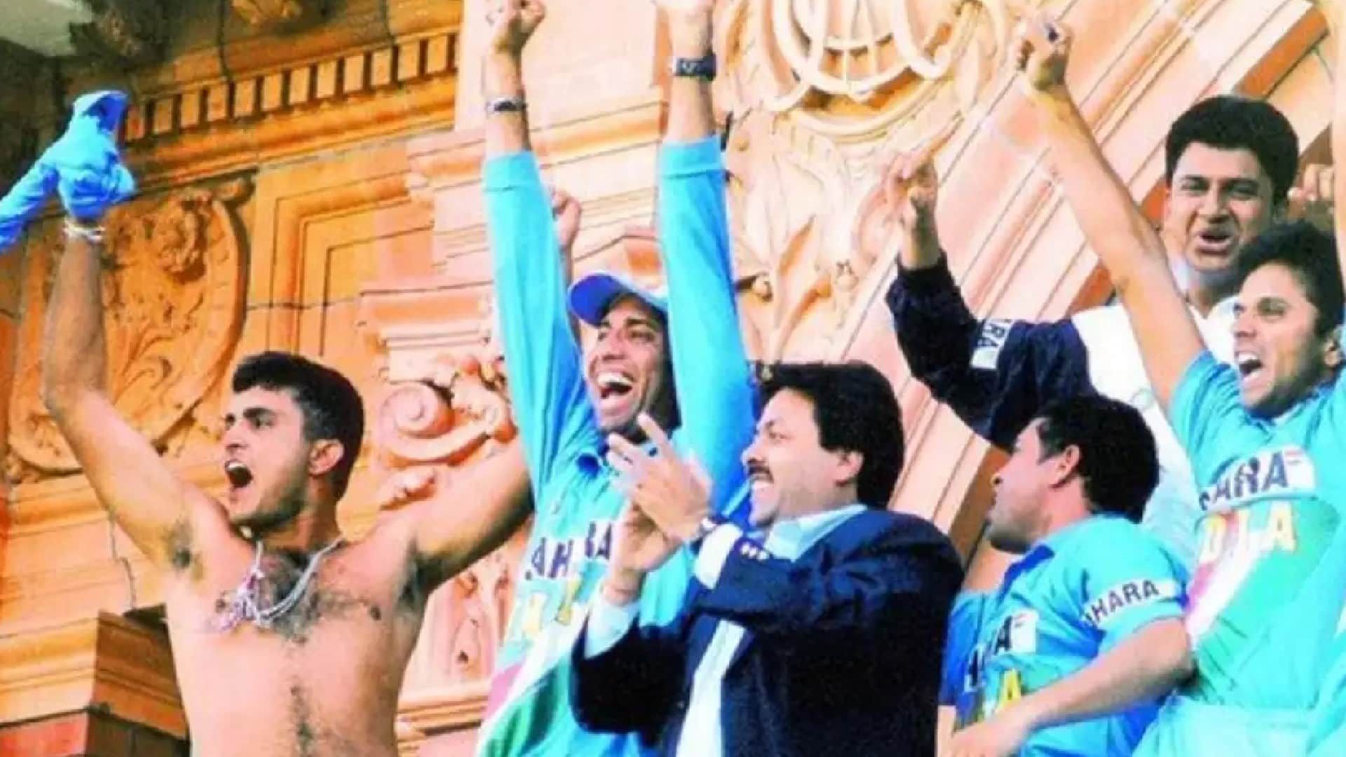 Durga Puja Lords balcony like pandal in Kolkata Sourav Ganguly reached and hoisted the tricolor see photos