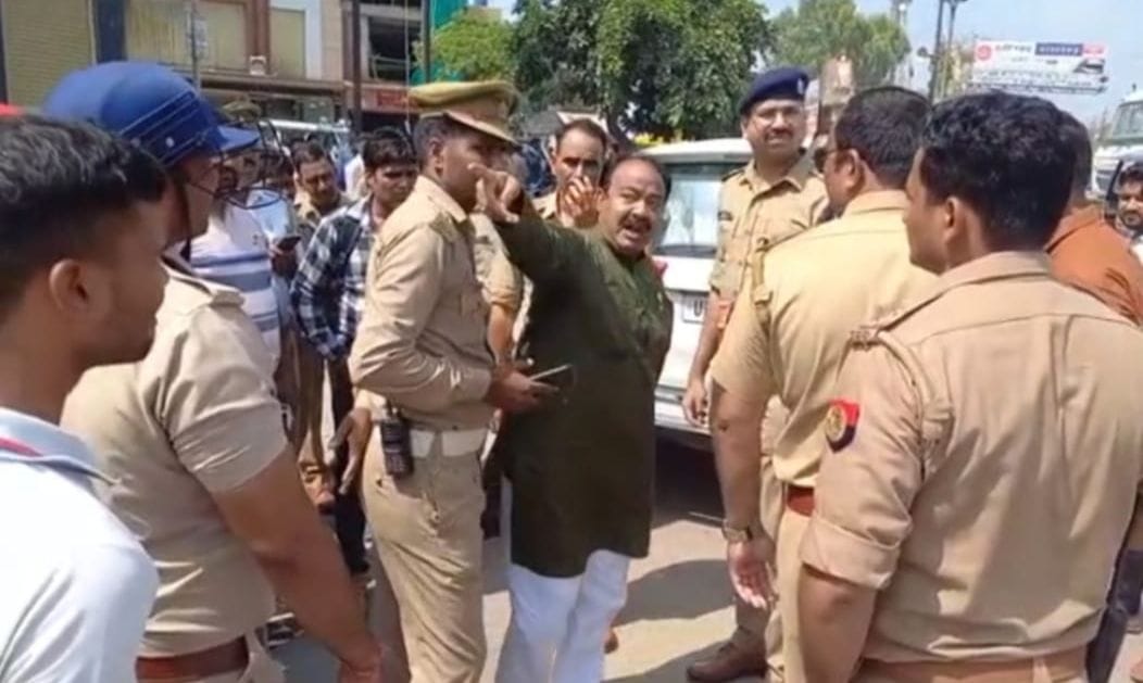 Etah: BJP State Organization Minister stopped the car with hooter, said abusive words