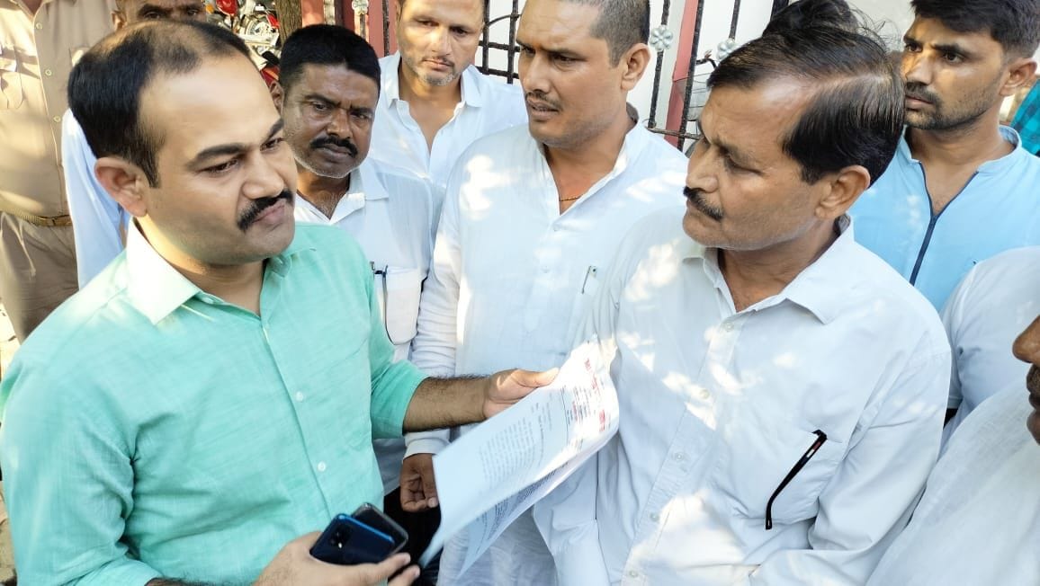 teacher,gonda,voter,against