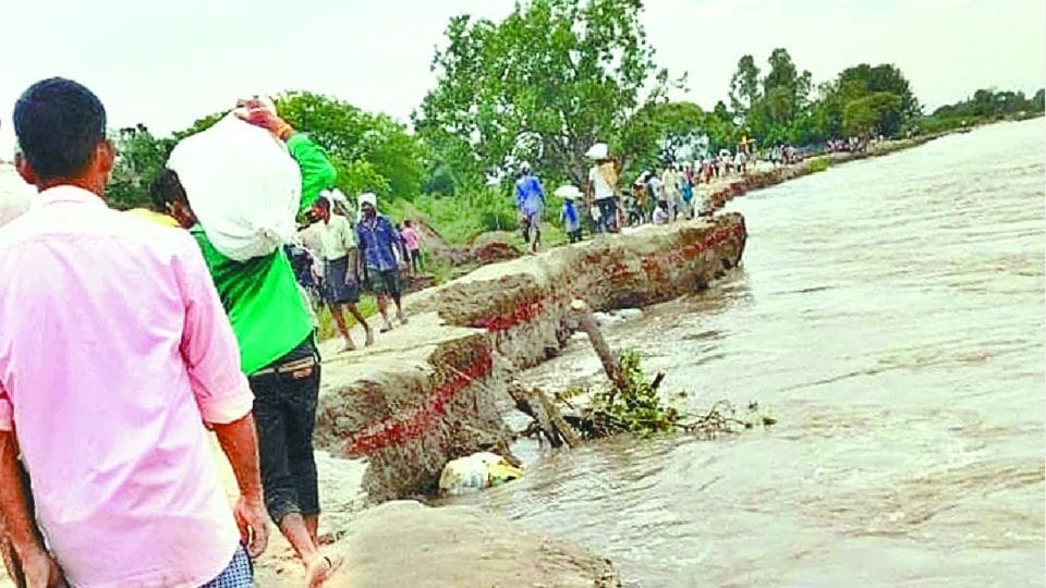 Flood threat over 20 villages of Kasganj due to Ganga water level rising