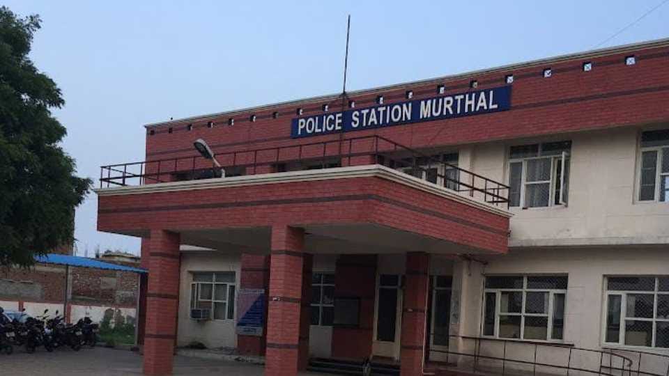 Loot in two liquor contracts in Murthal and Gannaur of Haryana