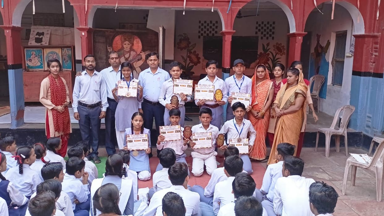 Hathras: Students of Shishu Mandir played dunk in Agra