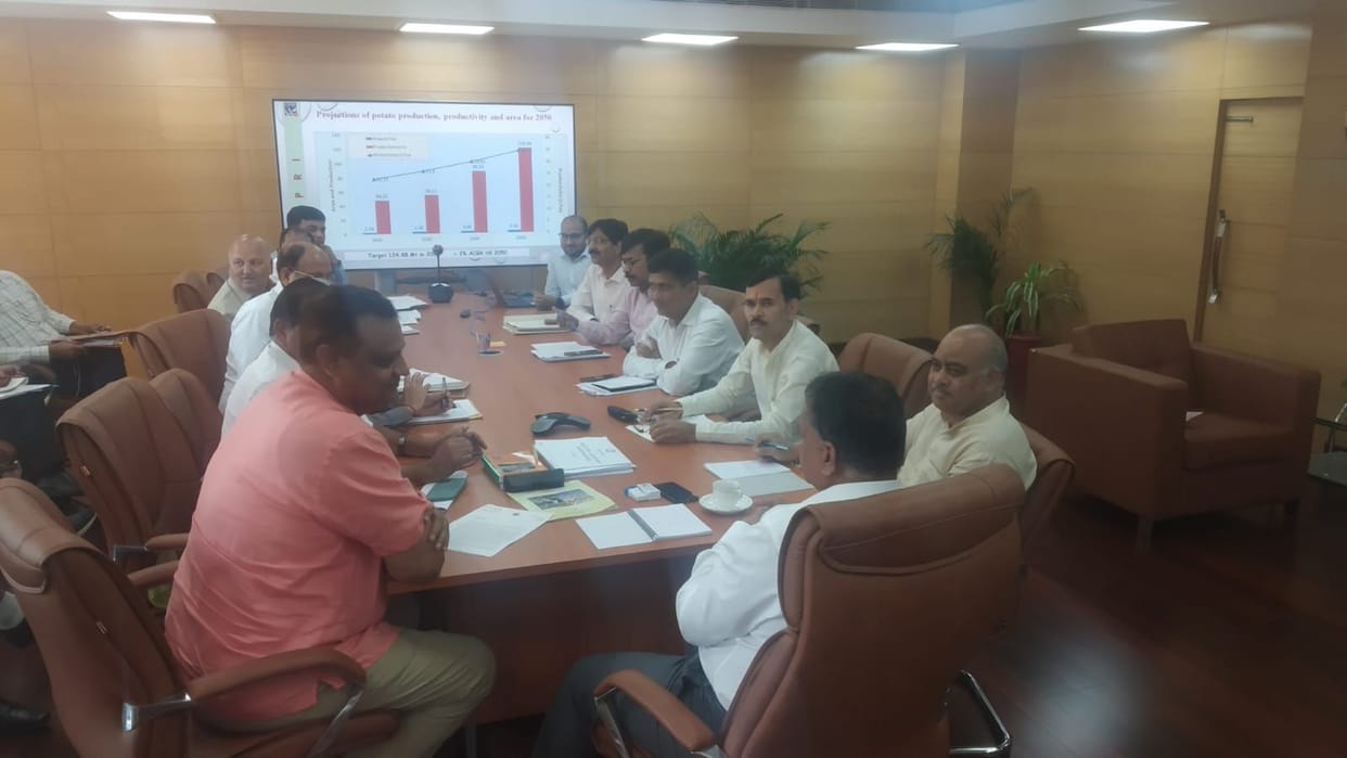Hathras: Agreed to make western UP the hub of potato seed production