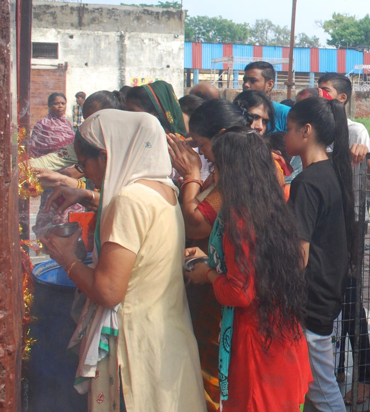 Hathras: Worship of Mother Brahmacharini from house to house on the second day of Navratri