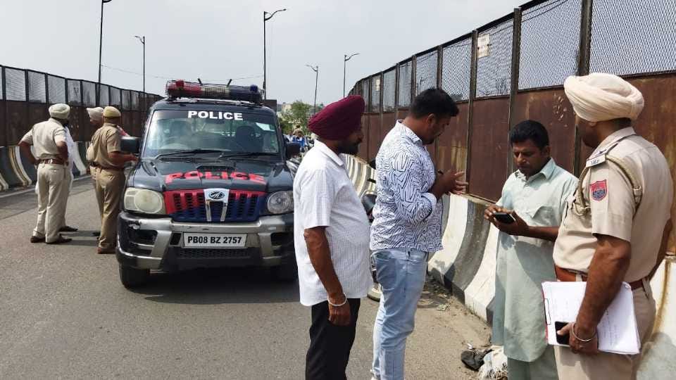 Rs 5.64 lakh rupees and Activa looted in Jalandhar of Punjab