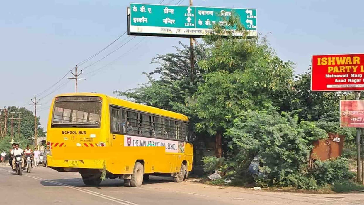 brake fail of school bus in kanpur
