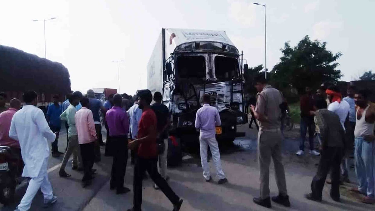 two labourers died in auraiya road accident