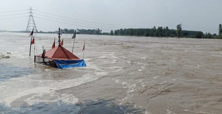 Yamuna river water level reached above warning point