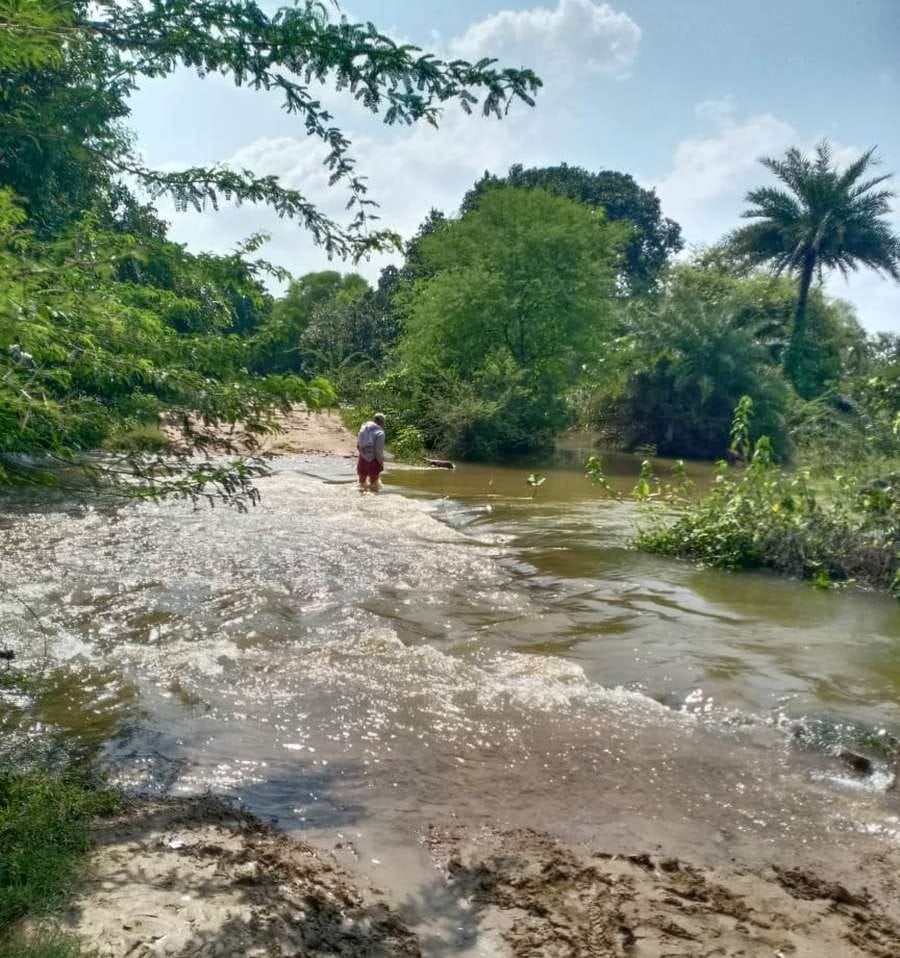 Mahoba: Water released from Ratoli dam overflowed drain, 12 villages cut off contact