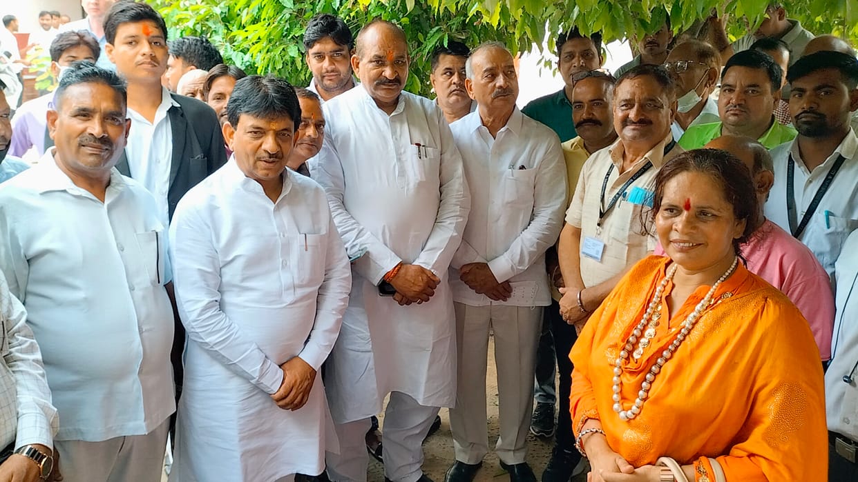 Kapil Dev, Harendra Malik and former MP Sohanveer surrender, got bail