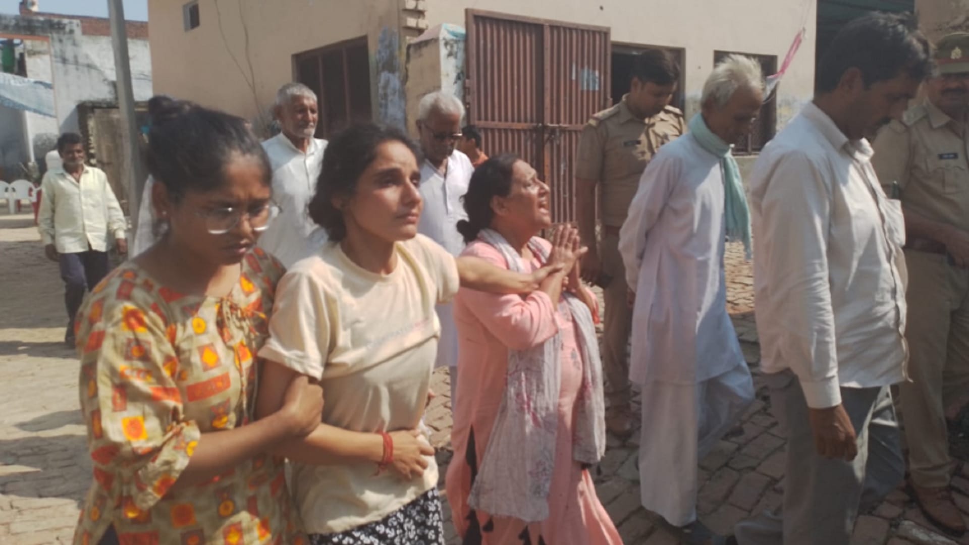 Meerut Murder Case: Cremated without head of a dead body after 32 hours in Khajooree village