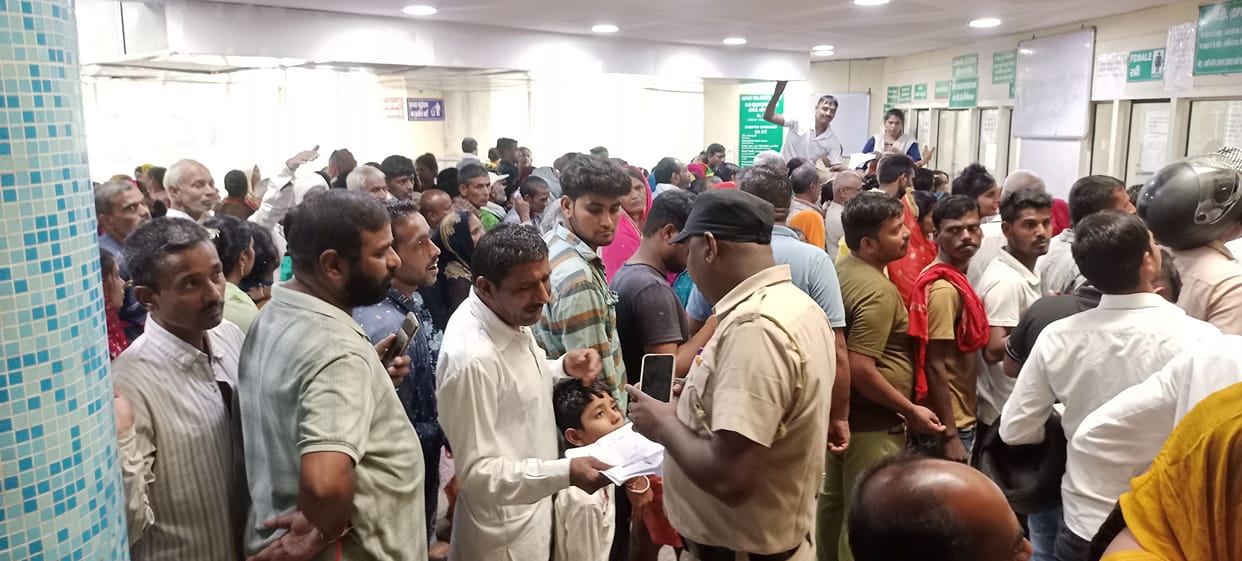 Crowd of patients gathered in civil hospital, kicked and punched