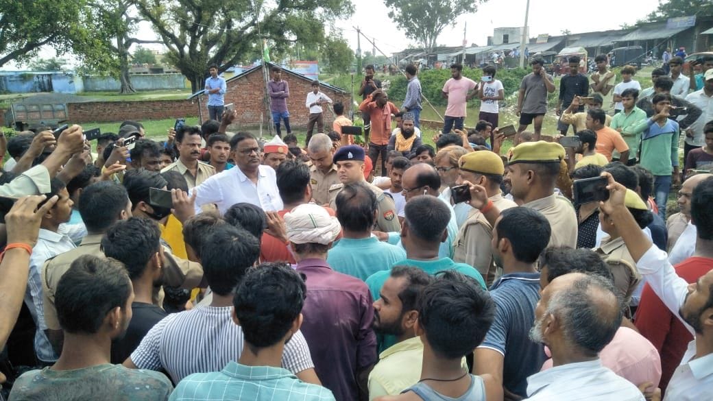 Innocent dead body found in pit, relatives jammed