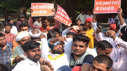 Committee formed to discuss the issue of fee hike list of valid students sought from the agitators