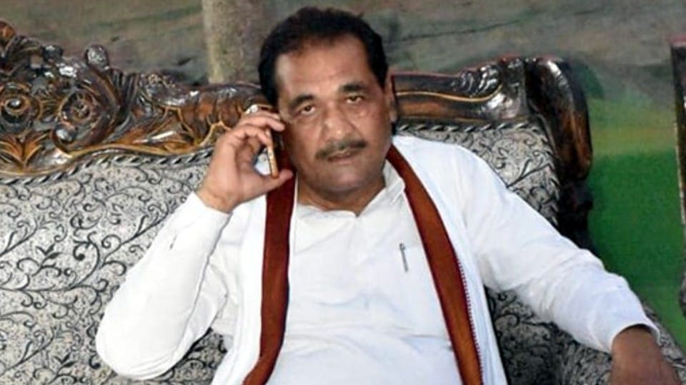 Shivraj's minister threatens to hang food inspector upside down